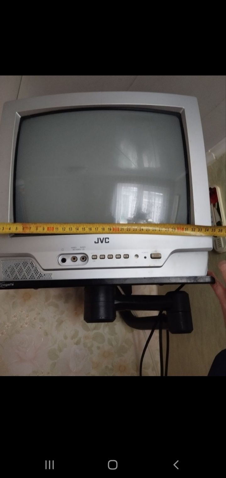 Телевизор JVC  б.у с кронштейном