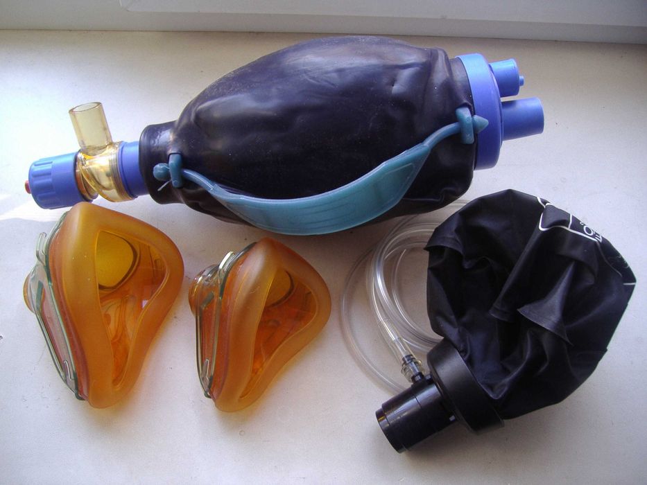 Мешок АМБУ с маской (механический отсос) воздуховод кислород Германия