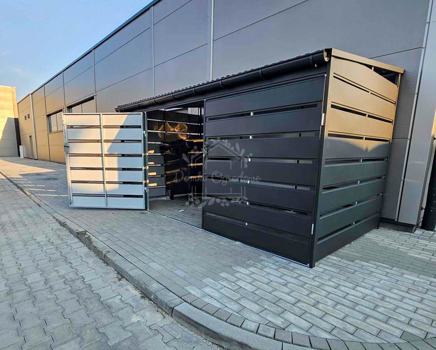 Wiata śmietnikowa 4x2m Zabudowany panelami Antracyt - rynny  ID848