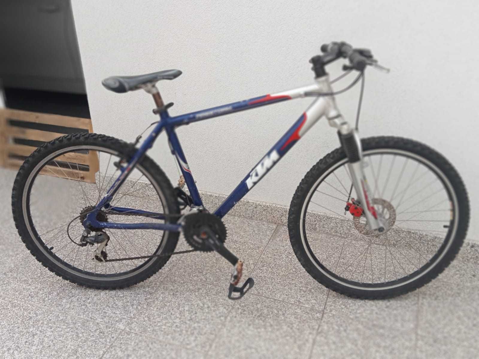 Bicicleta de montanha KTM