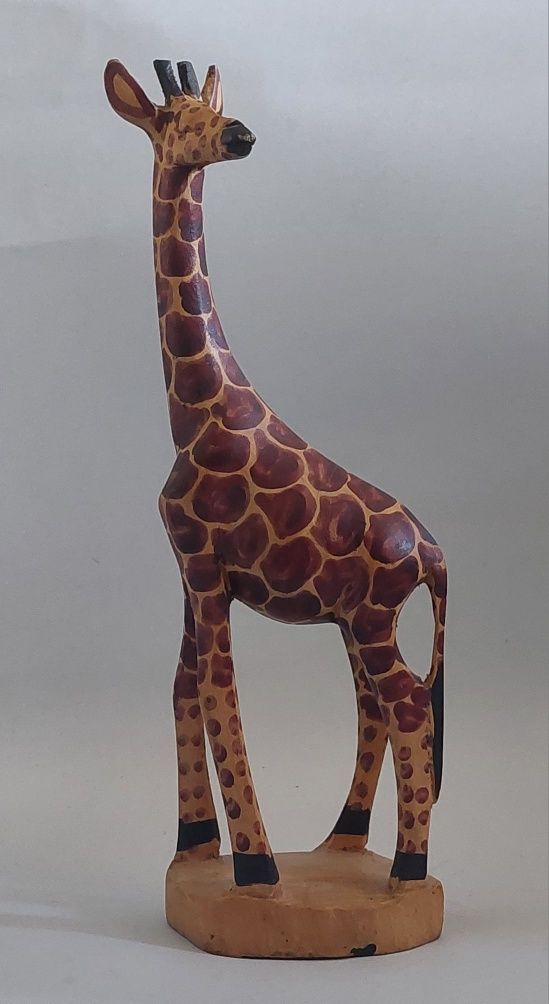 Kenia Afryka. Rzeźby z hebanu. Żyrafa.