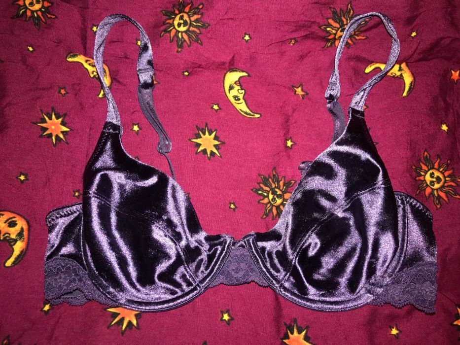 Жіноча білизна та верх від купальника