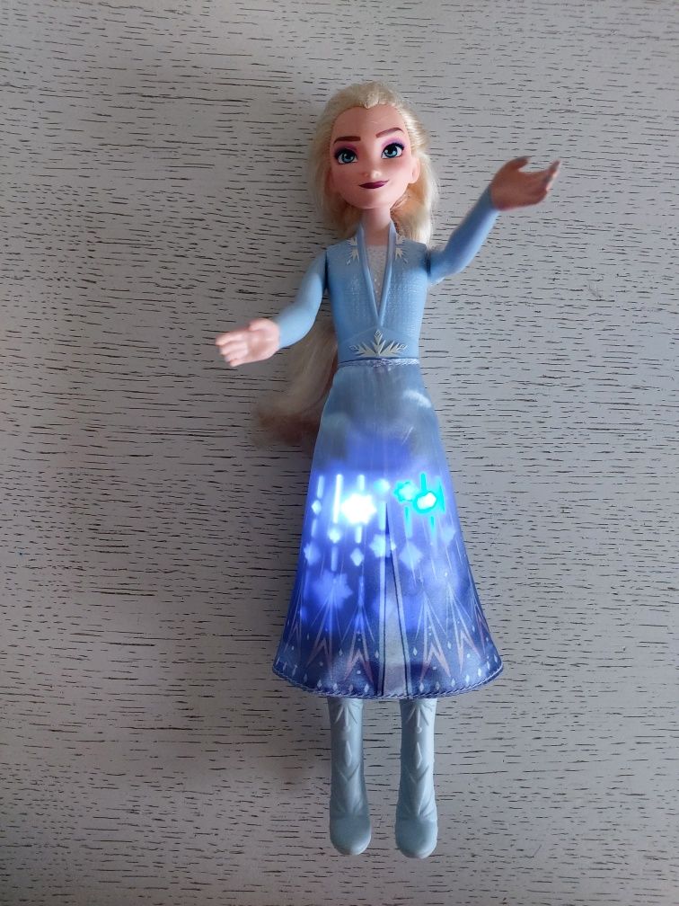 Świecącą Elsa z Krainy Lodu Hasbro