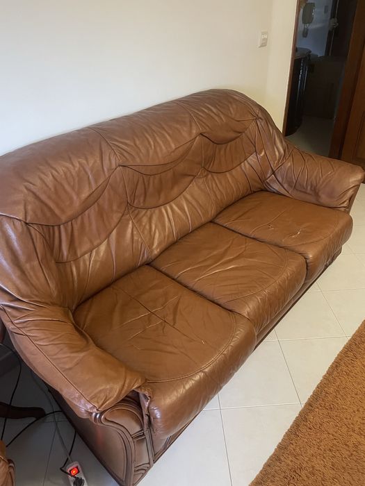 Sofas em pele para sala de estar.