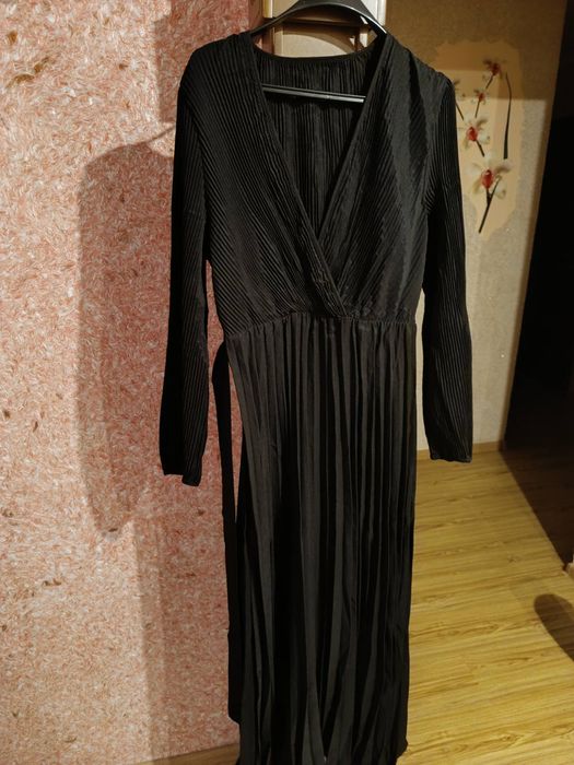 Плаття чорне в складочку-плісіровка р. 48-50
Р.48-50