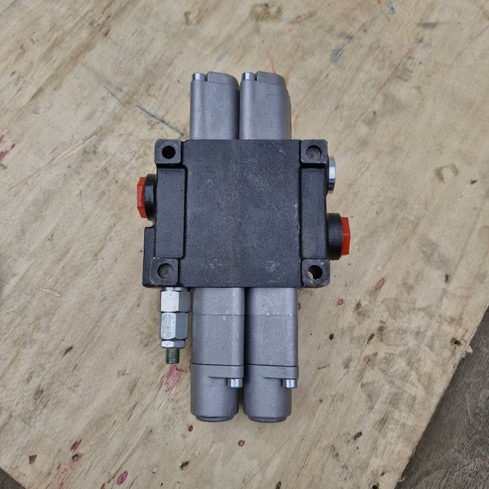 Гідророзподільник 2Р40 з плаваючим положенням