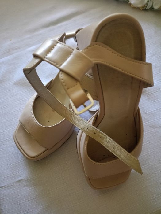 Босоніжки жіночі