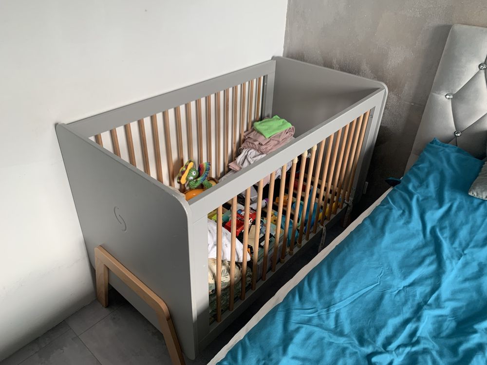 Łóżko dziecięce - drewniane - solidne