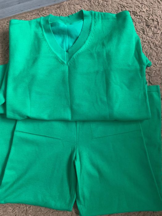 Nowy dzianinowy komplet z wiskozy m-l super jakość