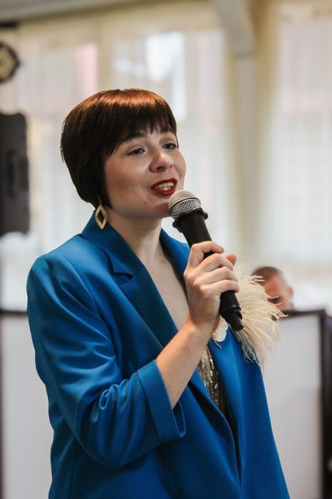 Співаюча ведуча (тамада) / діджей /спецефекти