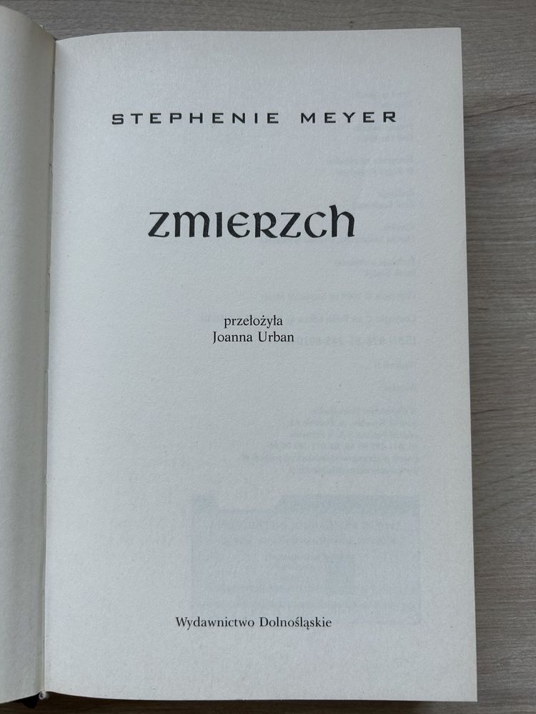 Książka pt. „Zmierzch” autorstwa Stephenie Meyer