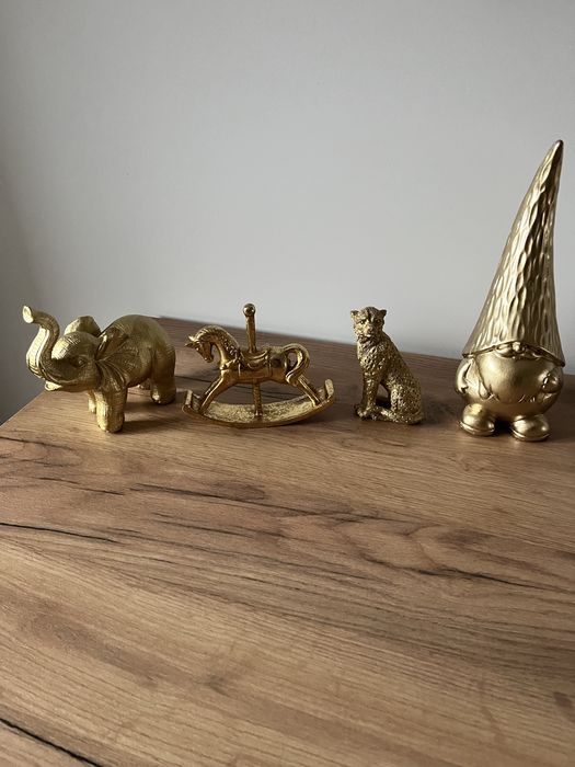 Figurki dekoracje złote