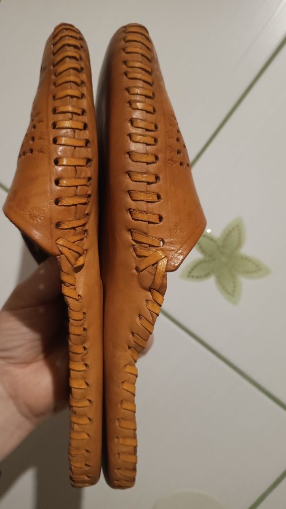 Góralskie klapki z  grubej naturalnej skóry, Rozmiar 41,5 / 42, 26 cm