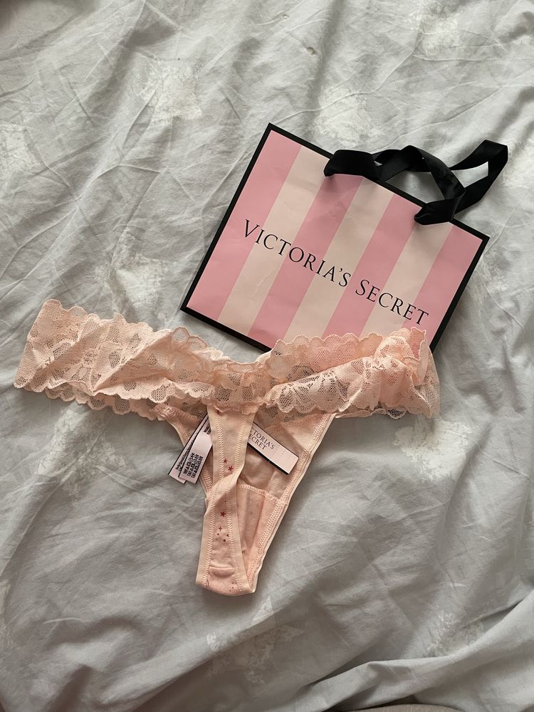 Nowe stringi Victoria Secret z koronka