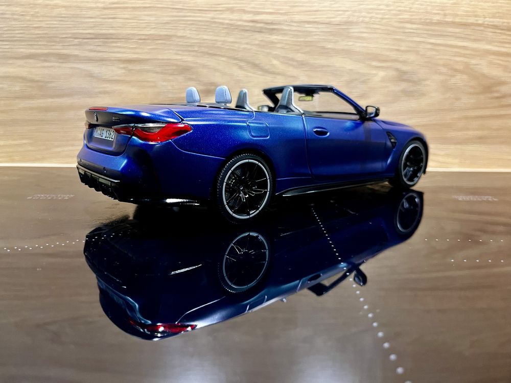 BMW M4 (G83) 2020 Cabrio 1:18 Minichamps full open