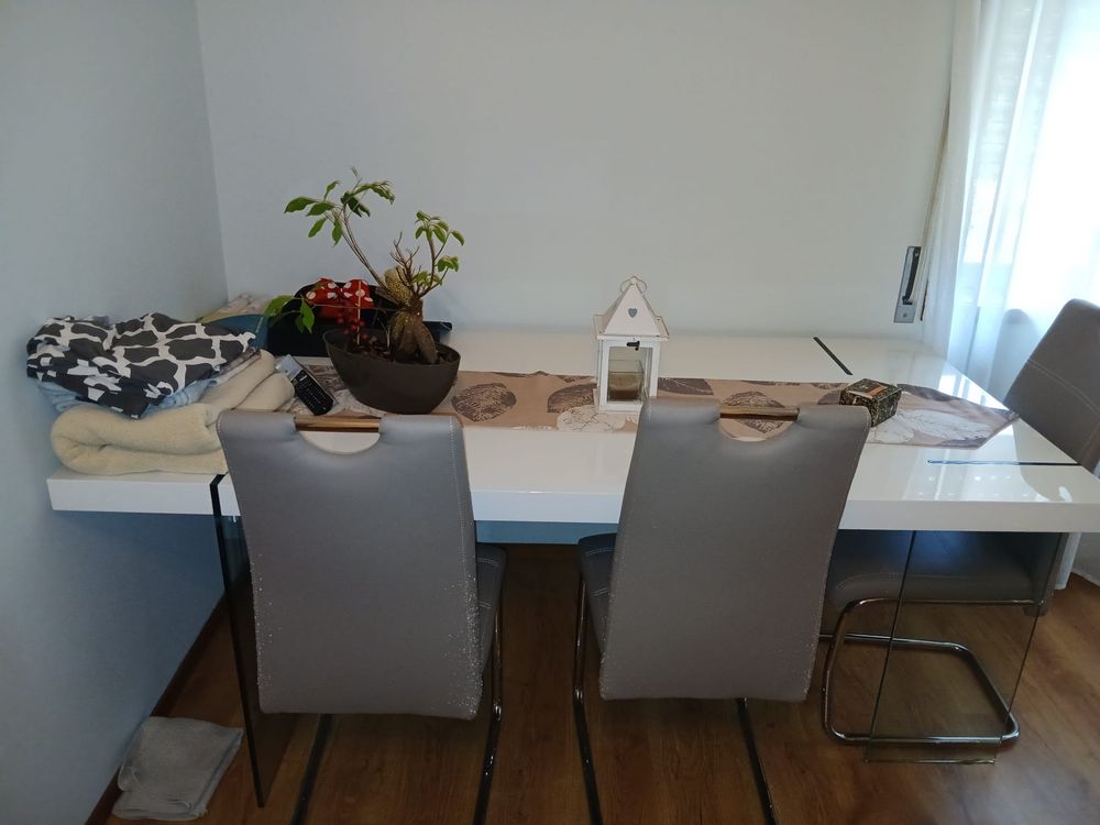 Mesa e 4 cadeiras