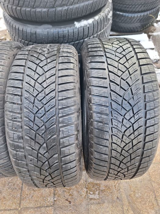 Opony zimowe Goodyear ultragrip 8  255 45 r19