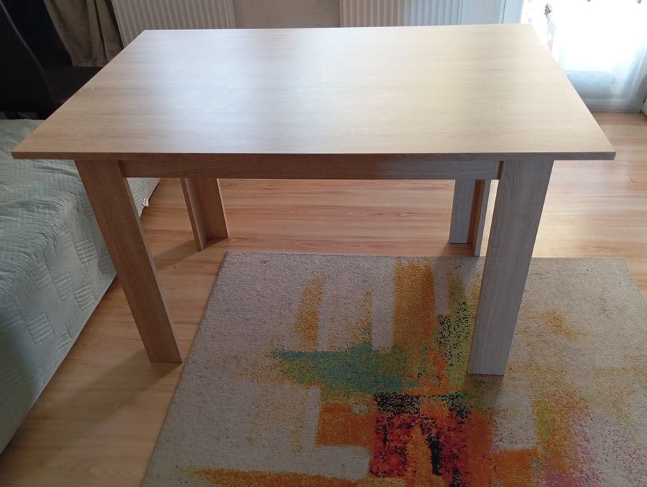 Stół w bardzo dobrym stanie