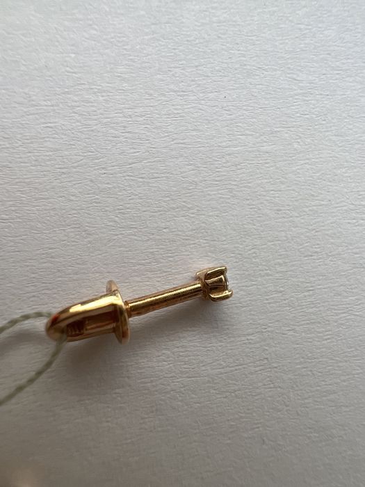 Золотая моно серьга с бриллиантом красное золото 585 проба