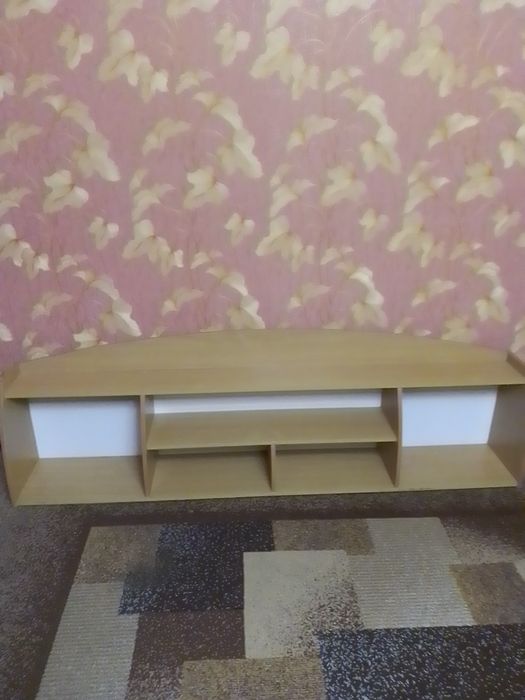 Полка книжная, навесная.