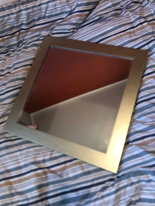 Lustro kwadrat w złotej ramie 65x65 cm