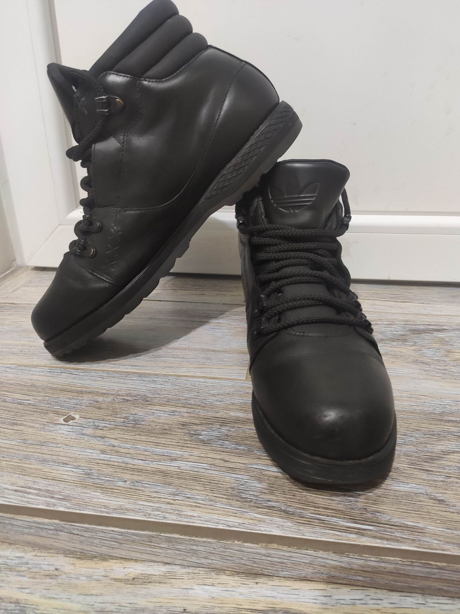 Продам оригінальні чоловічі ботинки Adidas