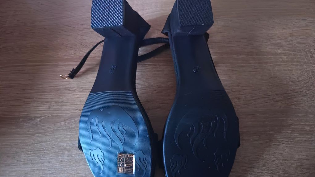 Sandały na słupku 41 NOWE