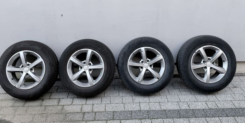 Opony zimowe na felgach aluminowych 4 sz 215/65 R16