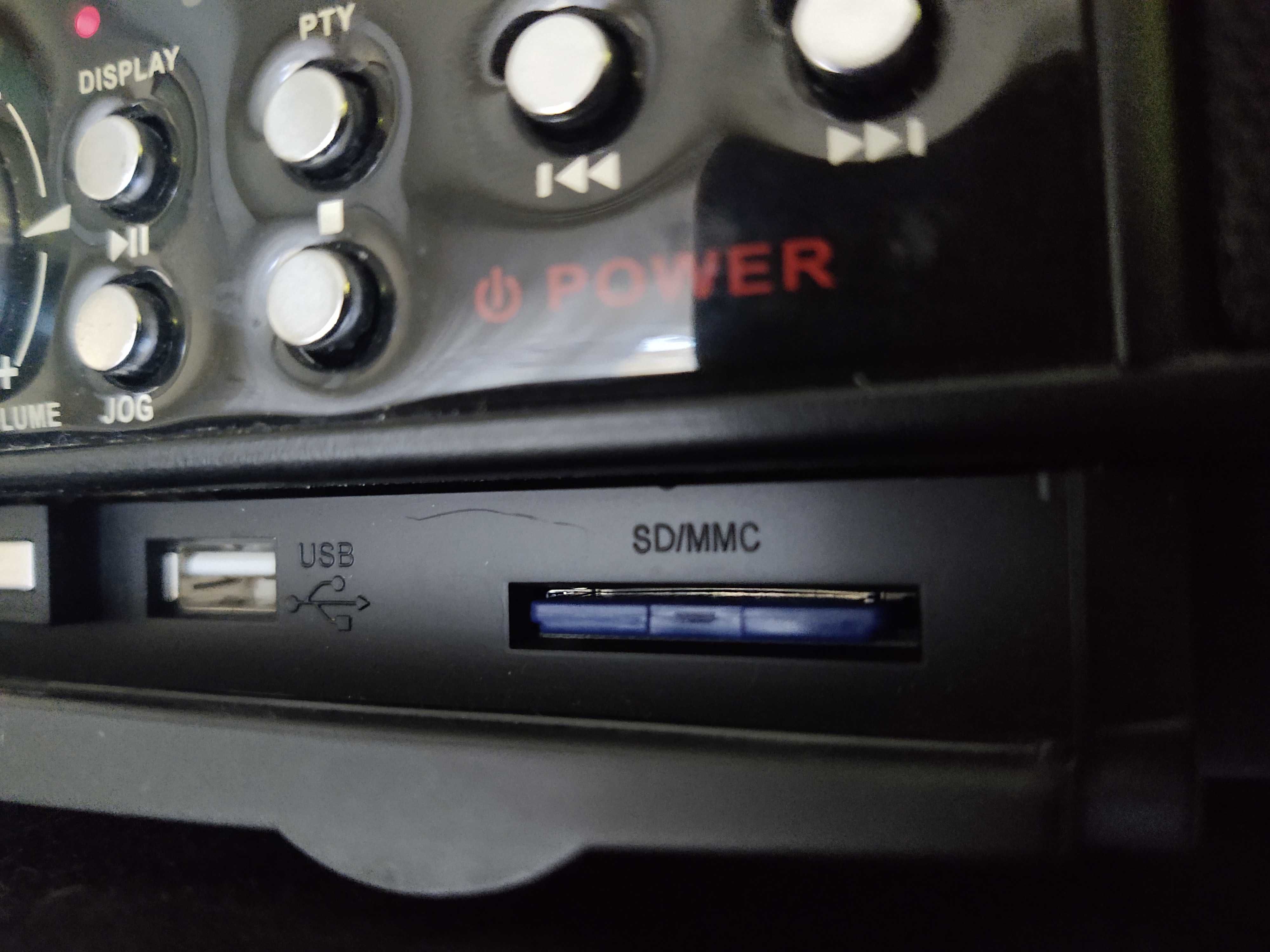 Amplituner z USB, CD, radiem i inne