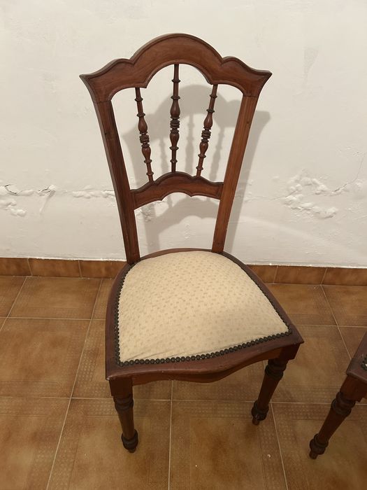 Cadeiras de madeira