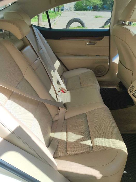 Продам Lexus ES 2012