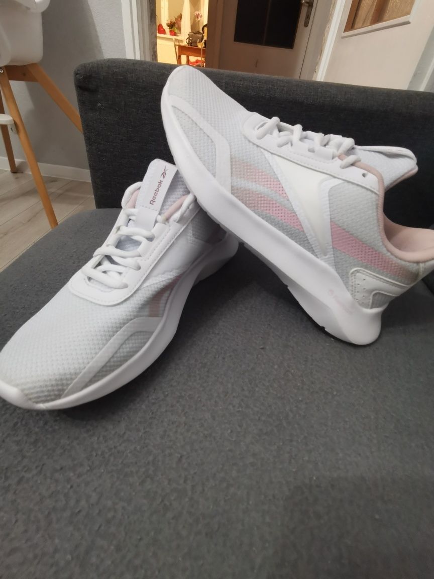 Nowe buty sportowe