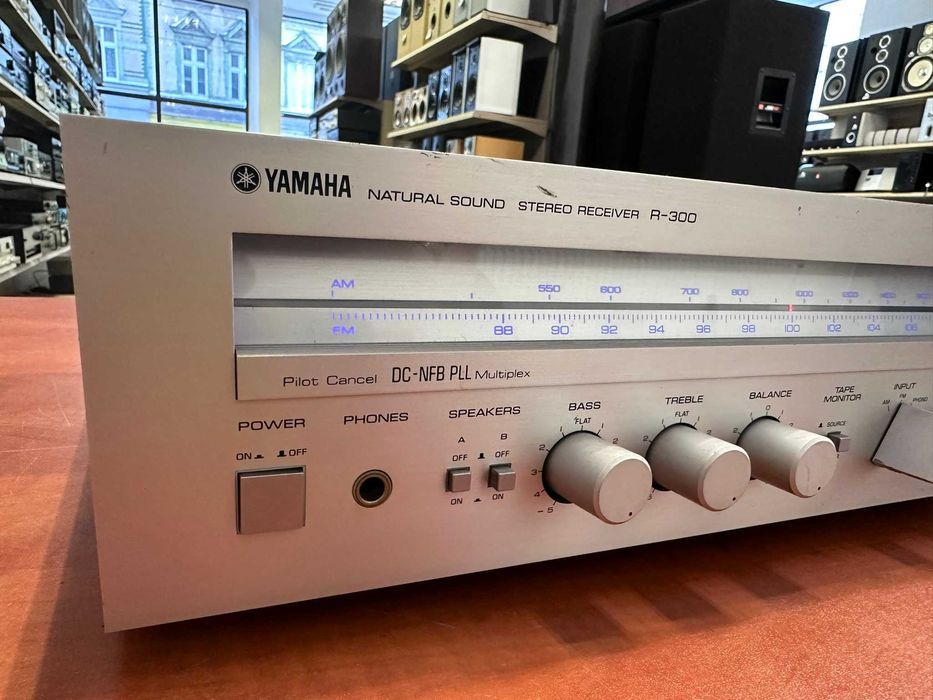 Amplituner Yamaha R-300