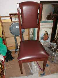 Cadeiras em madeira, usadas e com marcas de uso (preço de cada) )