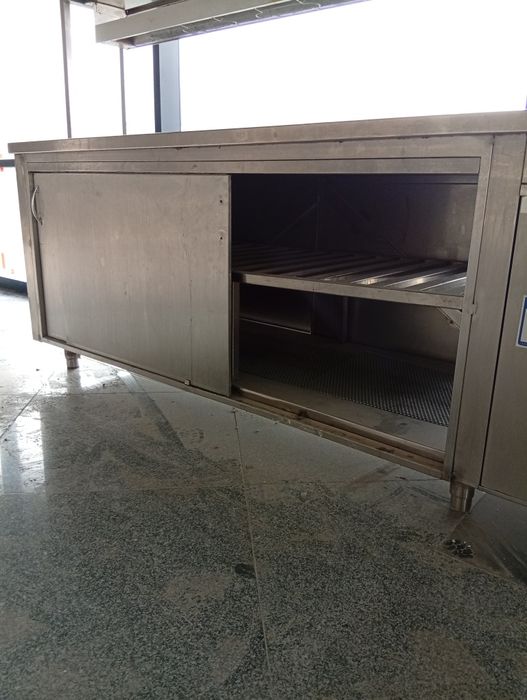 Bancada com portas de correr dos dois lados