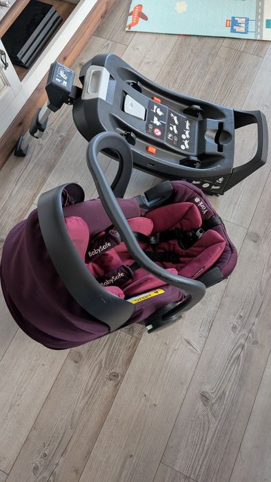 Dwa foteliki dla niemowlaka firmy cybex