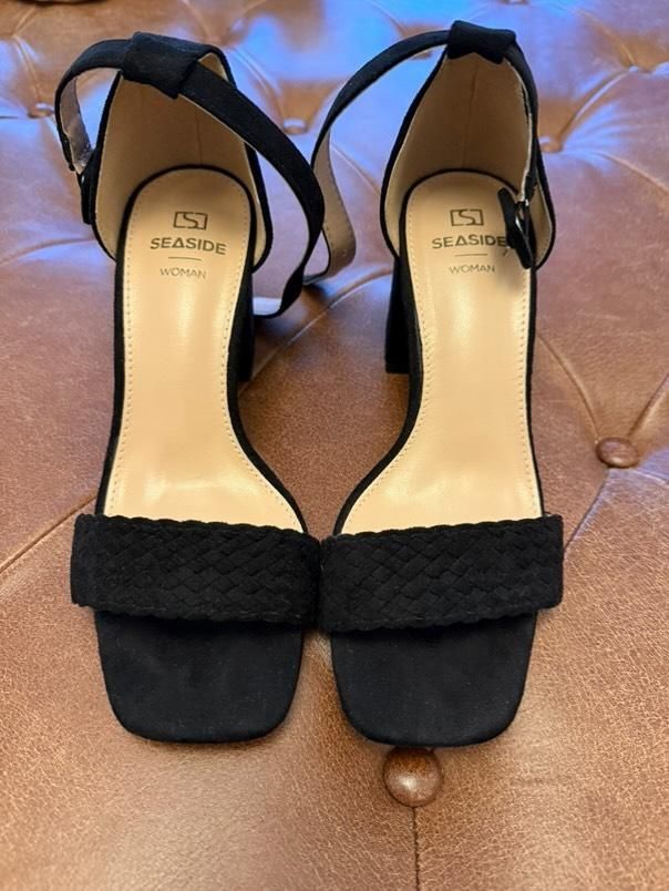 Sapato alto preto lindo