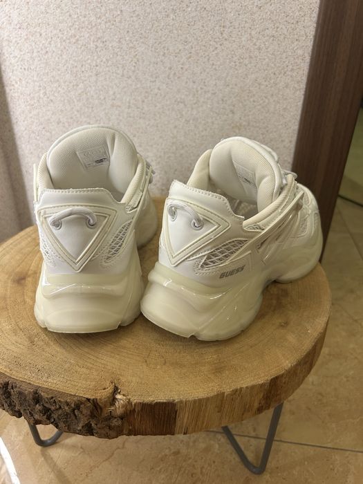 Кросівки Guess білі