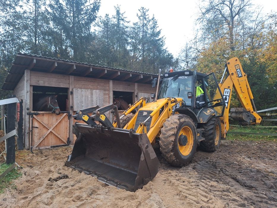 Koparka równanie terenu wykopy utylizacja gruzu rozbiórki budynków