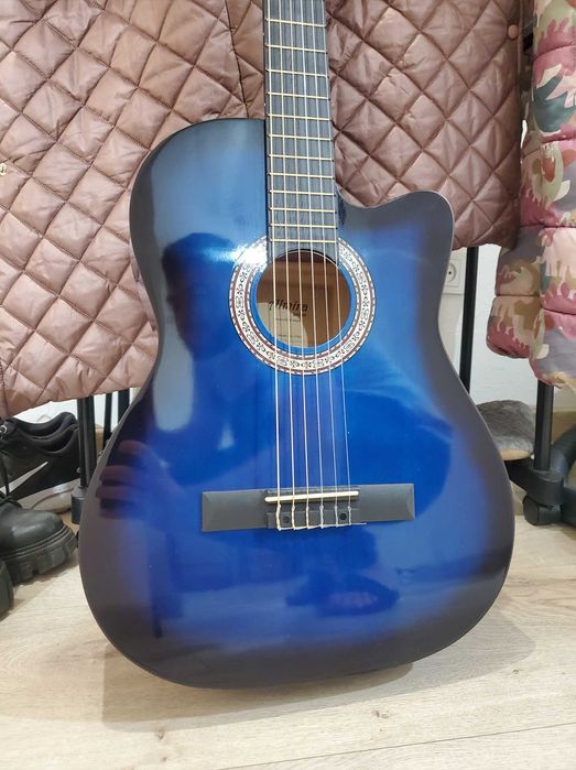 классическая синяя с вырезом гитара мягкие струны