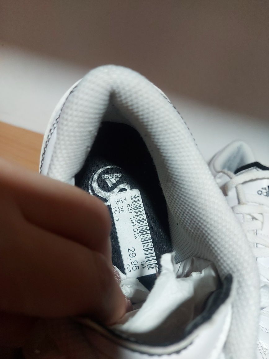 Кросівки Adidas 35 розмір- відмінний стан