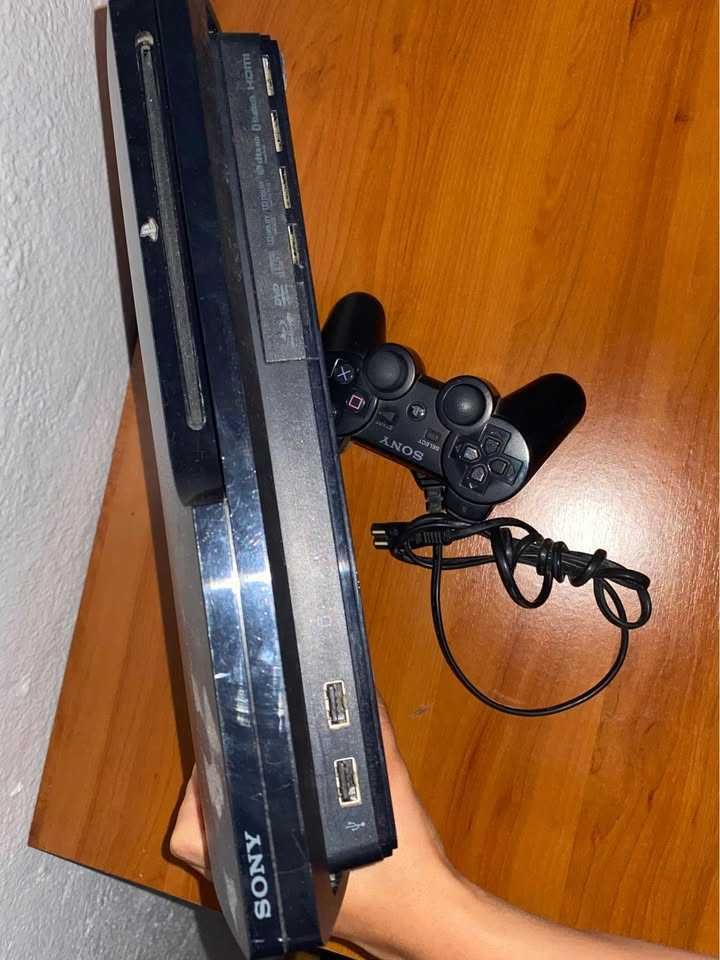Playstation3  Inclui comando+ 6 jogos