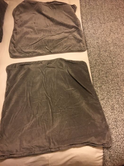 Capas de almofada IKEA em veludo em cinza
