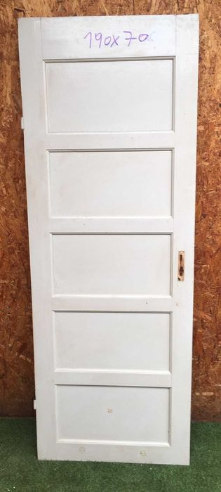 Tenho para venda 200 portas antigas, nenhuma com aro ou aduela