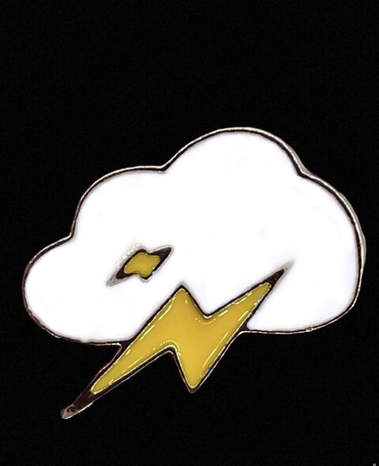 Металевий значок „Хмаринка з блискавкою”