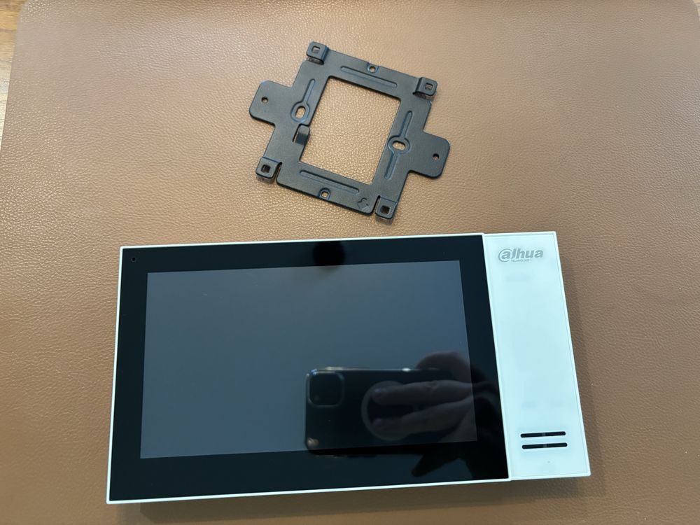 Ip відео домофон Dahua DHI-VTH2421FW-P