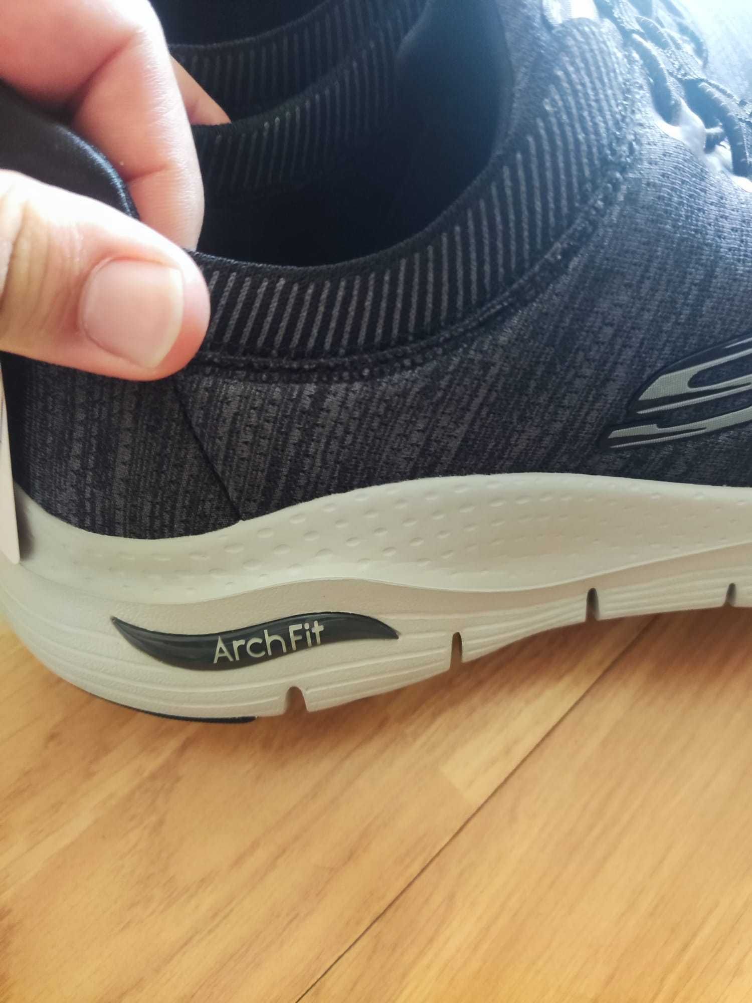 Sapatilhas Skecher arch fit NOVAS