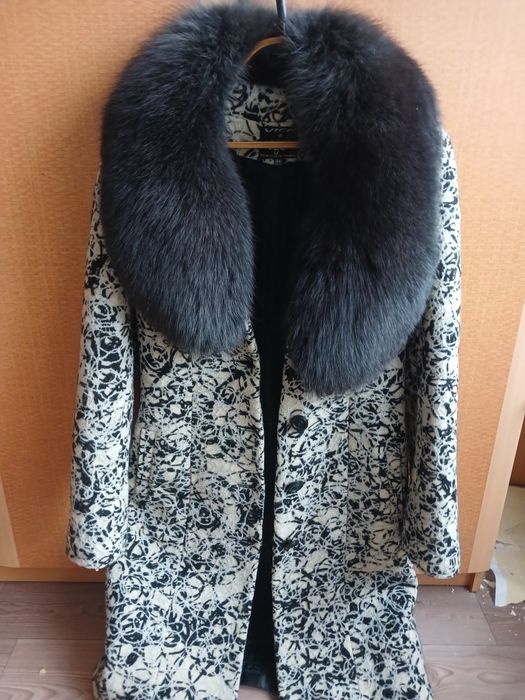 Гарне жіноче зимове пальто