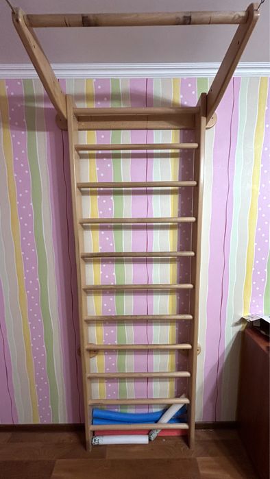 Шведская стенка с турником