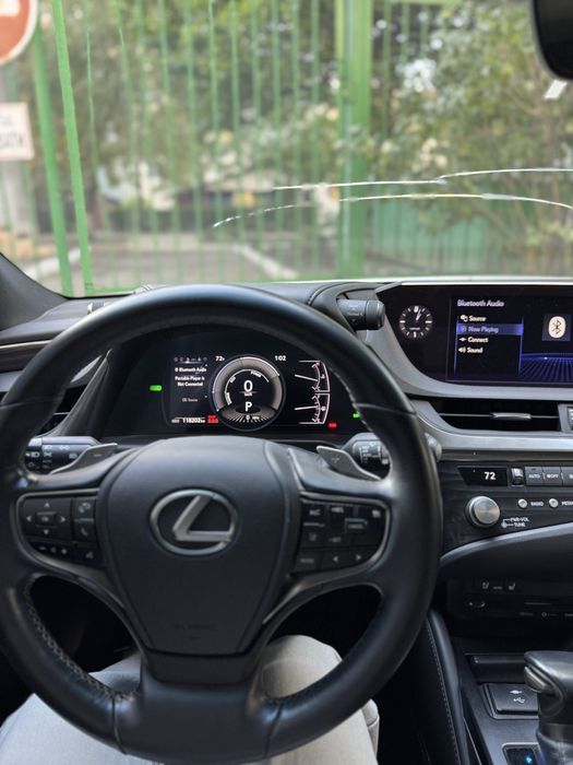 Lexus es 300h гібрид